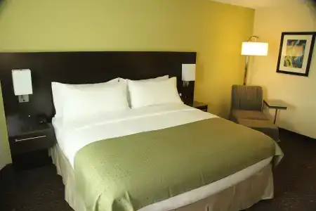 Holiday Inn Greensboro Coliseum by IHG - 2