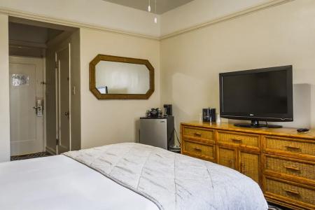 Funky Pool Side Cabana in Dtphx - 36