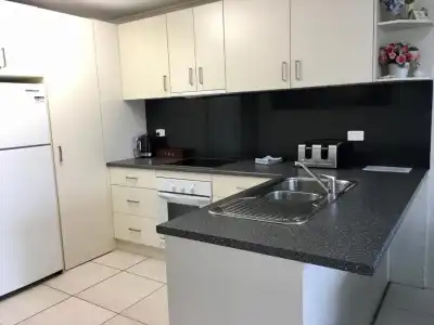 Burleigh Palms Holiday Apartments - 19