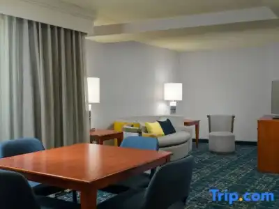 Courtyard by Marriott Old Town - 47