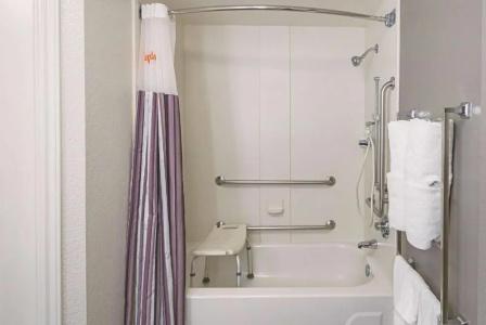 La Quinta Inn & Suites by Wyndham Univ Area Chapel Hill - 21