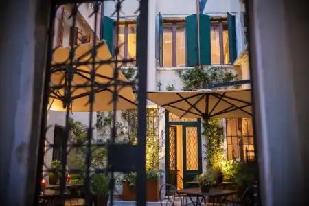 Liassidi Wellness Suites - 89