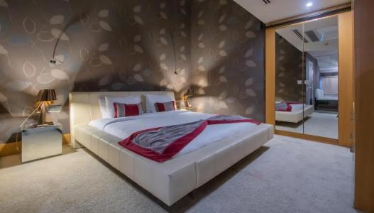 Vernazza Suites - 176