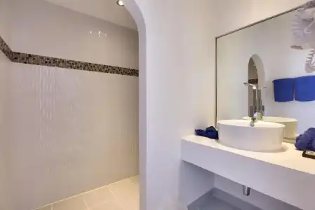 La Perle Luxury Boutique - 59