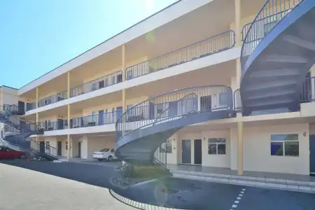 Shoreline Motel - 23