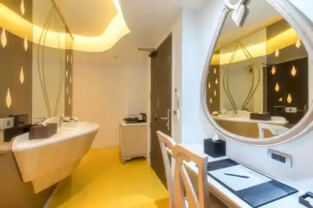 Anajak Bangkok - 83