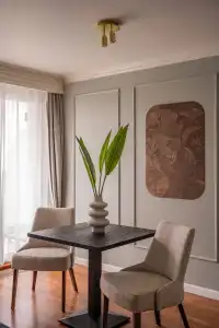 Queen's Court & Residence - 230