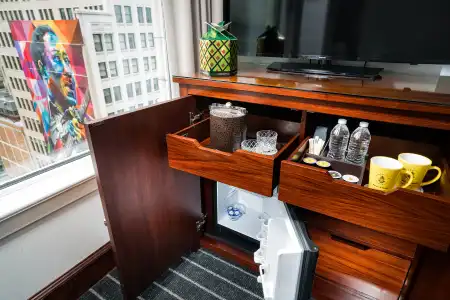 Staypineapple, An Iconic, The Loop - 31