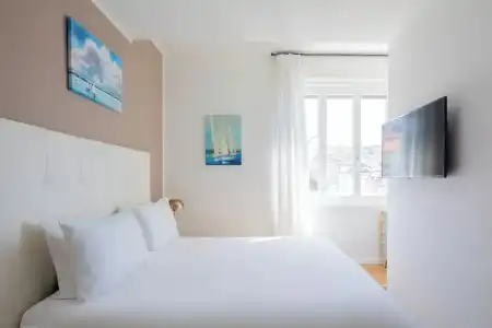 Vis a Vis Apartments - 111