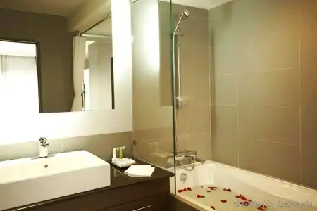 Sukhumvit Suites - 18