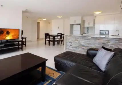 Surfers Century Oceanside Apartments - 0