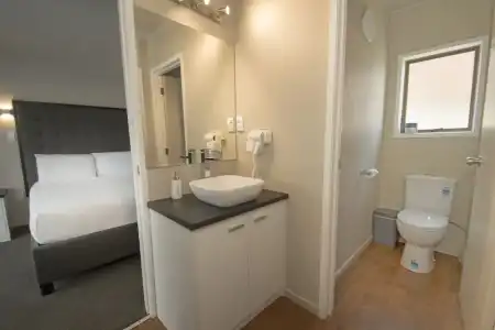 Middlemore Motel - 46