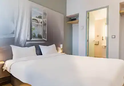 B B Tours Centre Commercial La Petite Arche - 4