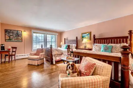Wilburton Inn - 215