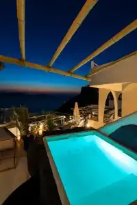 Daydream Luxury Suites - 26