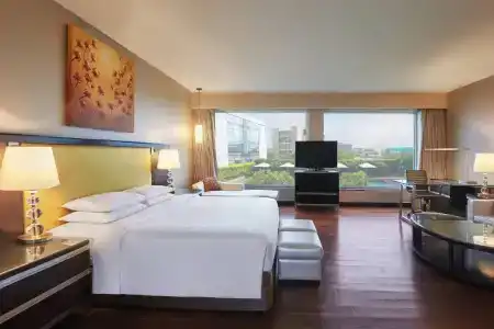 Courtyard by Marriott Mumbai International Airport - 73
