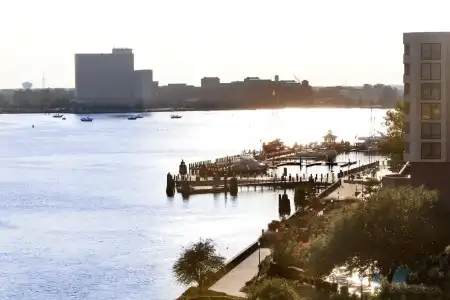 Sheraton Norfolk Waterside - 18