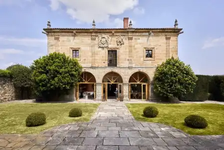 Helguera Palacio Boutique & Antique - 0