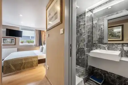 Gallery Residence & - 72