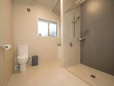 Middlemore Motel - 78