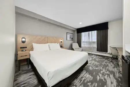Sandman Signature Calgary Airport - 25
