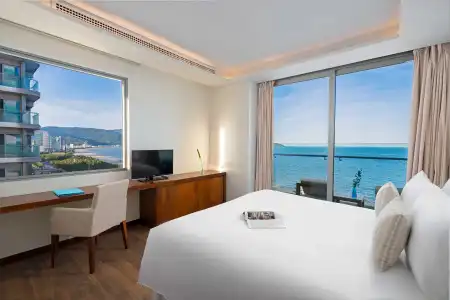 A La Carte Da Nang Beach - 4