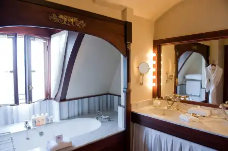 L'Hotel - 6