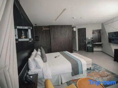 Giraffe Ocean View - 40