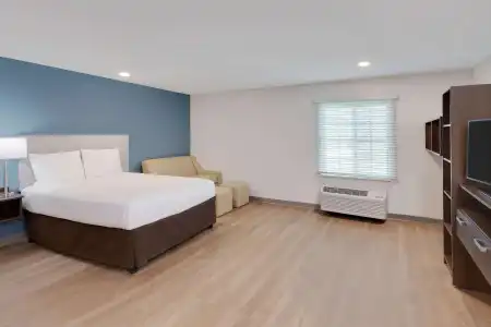 WoodSpring Suites Bakersfield East - 58