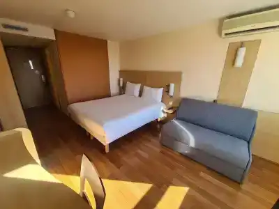 Ibis Marseille Centre Gare Saint Charles - 59