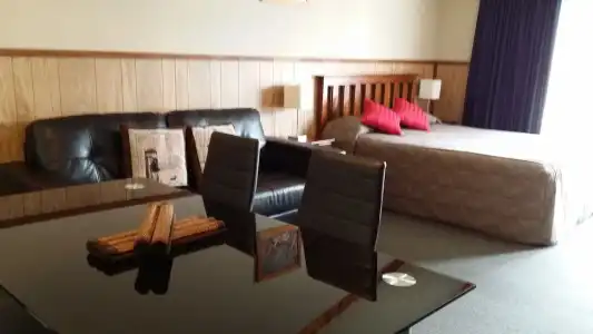Fairy Springs Motel - 48