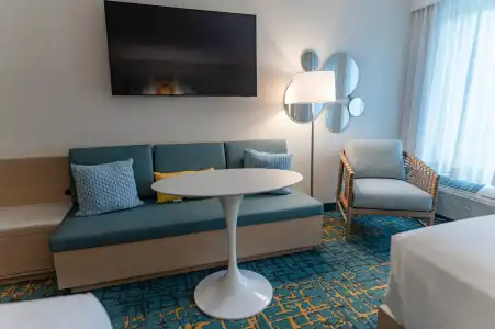 Howard Johnson by Wyndham Anaheim and Water Playground - 3
