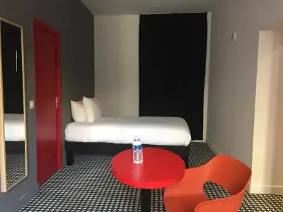 Hôtel Ibis Styles Marseille Vieux Port - 13