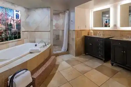 Holiday Inn & Suites Phoenix Airport North by IHG - 54