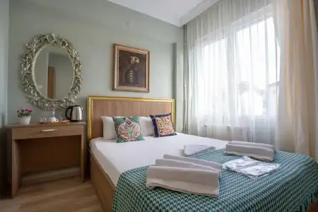Sofia Corner - 45