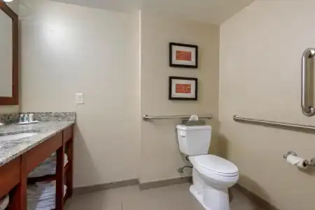 Comfort Inn The Pointe - 36
