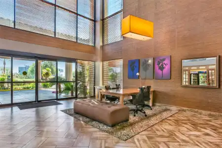 Best Western Plus Scottsdale Thunderbird Suites - 36
