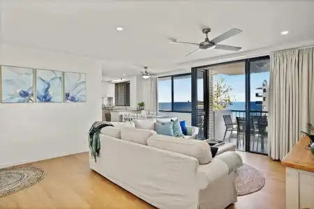 Burgess @ Kings Beach Apartments - 54