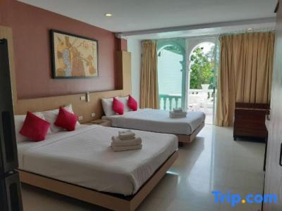 Island Patong Beachfront Apartments - 57