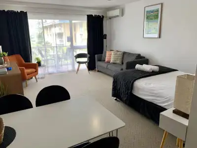 Outrigger Burleigh - 82