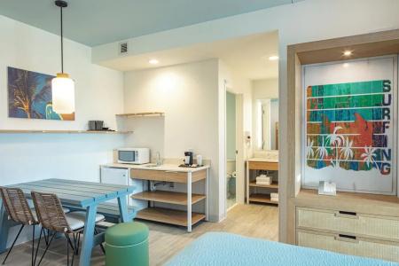 Universal's Endless Summer Resort – Dockside Inn and Suites - 28