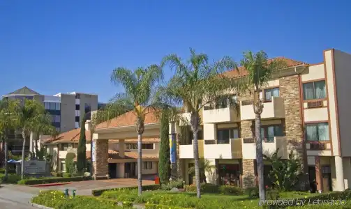 Tropicana Inn and Suites - 14