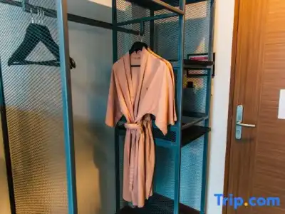 Wealth Boutique - 75
