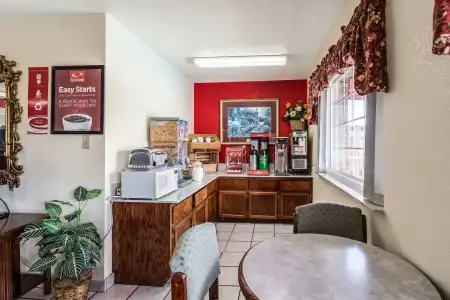 Econo Lodge Inn & Suites Little Rock SW - 23
