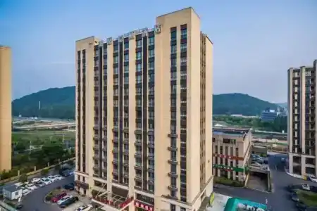 Days Inn by Wyndham Zhuantang - 16