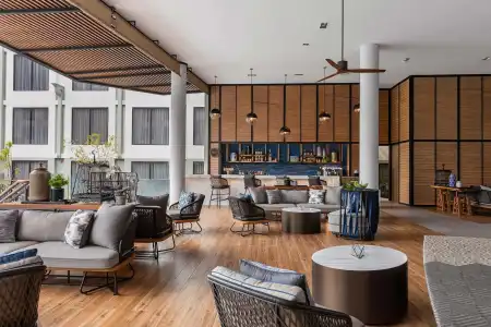Four Points by Sheraton Phuket Patong Beach Resort - 3