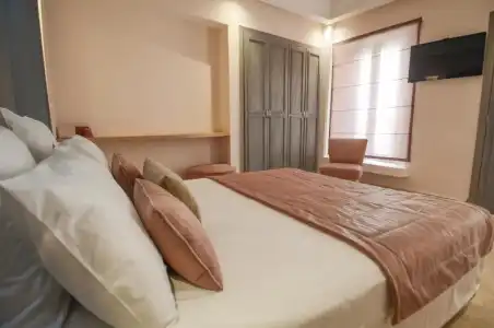 Riad Ayni - 28