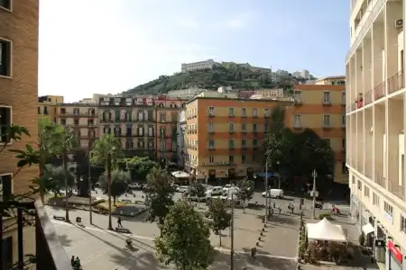 Piazza Carità - 71