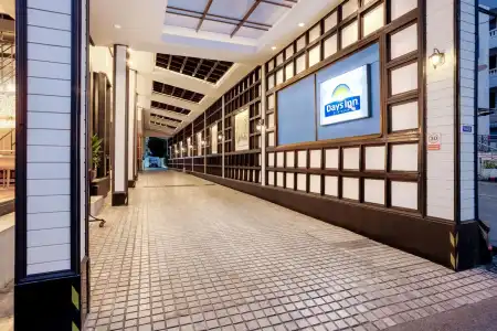 Days Inn by Wyndham Patong Beach Phuket - 0