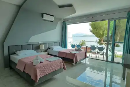 Oceanic Overview Suites - 84
